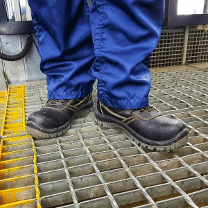 احذية سيفتي خفيفة باللون البني