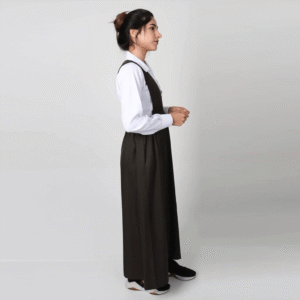 مريول زيتي شيال مع حزام مطاطي على الجانبين