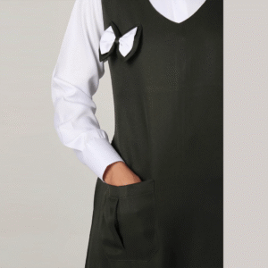 مريول اسود متوسط مع فيونكة وجيب أنيق