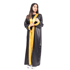 زي تخرج اسود مميز للكبار مع شرائط وأساور ذهبية