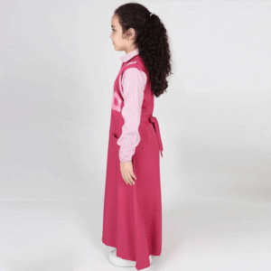 مريول ابتدائي وردي مزود بأزرار وجيوب ناعمة