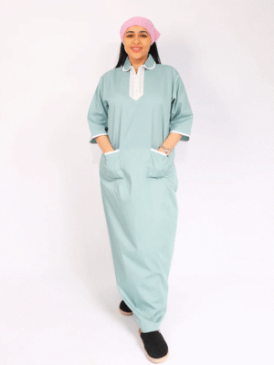 قميص عاملة منزل باللون السماوي وتطريز الدانتيل